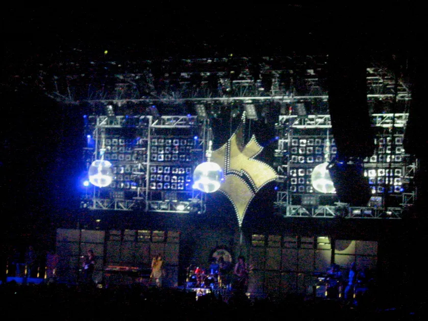 Lenny Kravitz auf der Bühne der Lanxess-Arena Köln