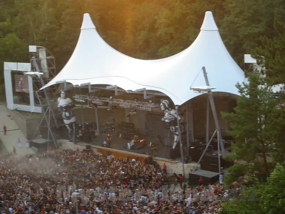 Bühne der Waldbühne Berlin beim die ärzte Konzert