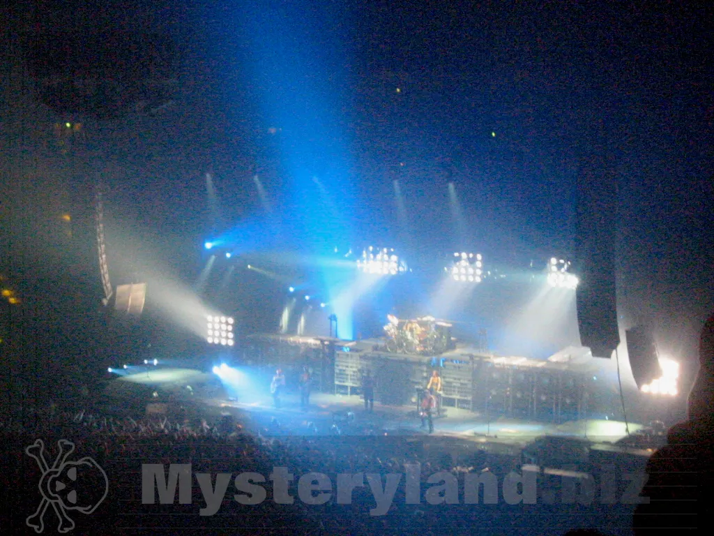Rammstein auf der Bühne während der Reise, Reise Tour