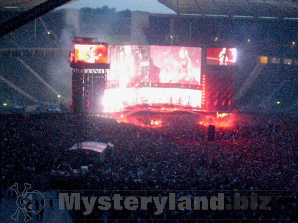 U2 während der Vertigo Tour in Berlin