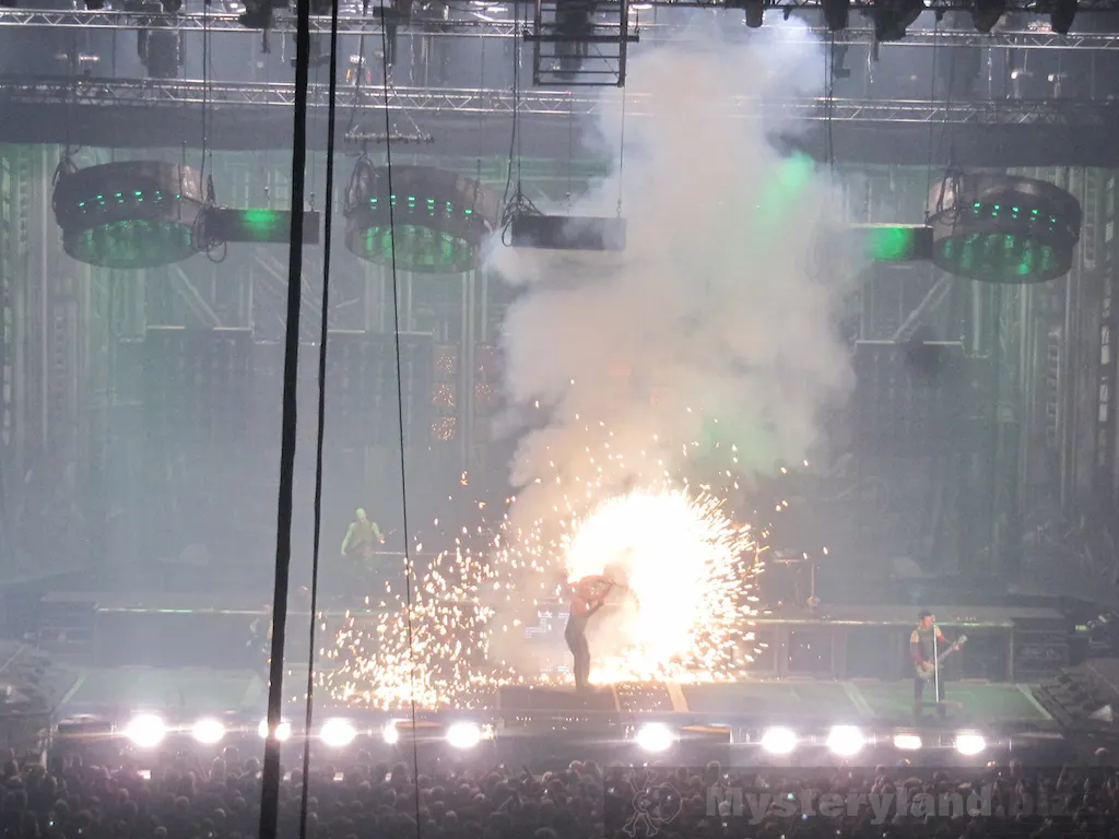 Rammstein live vor dem Publikum in Düsseldorf