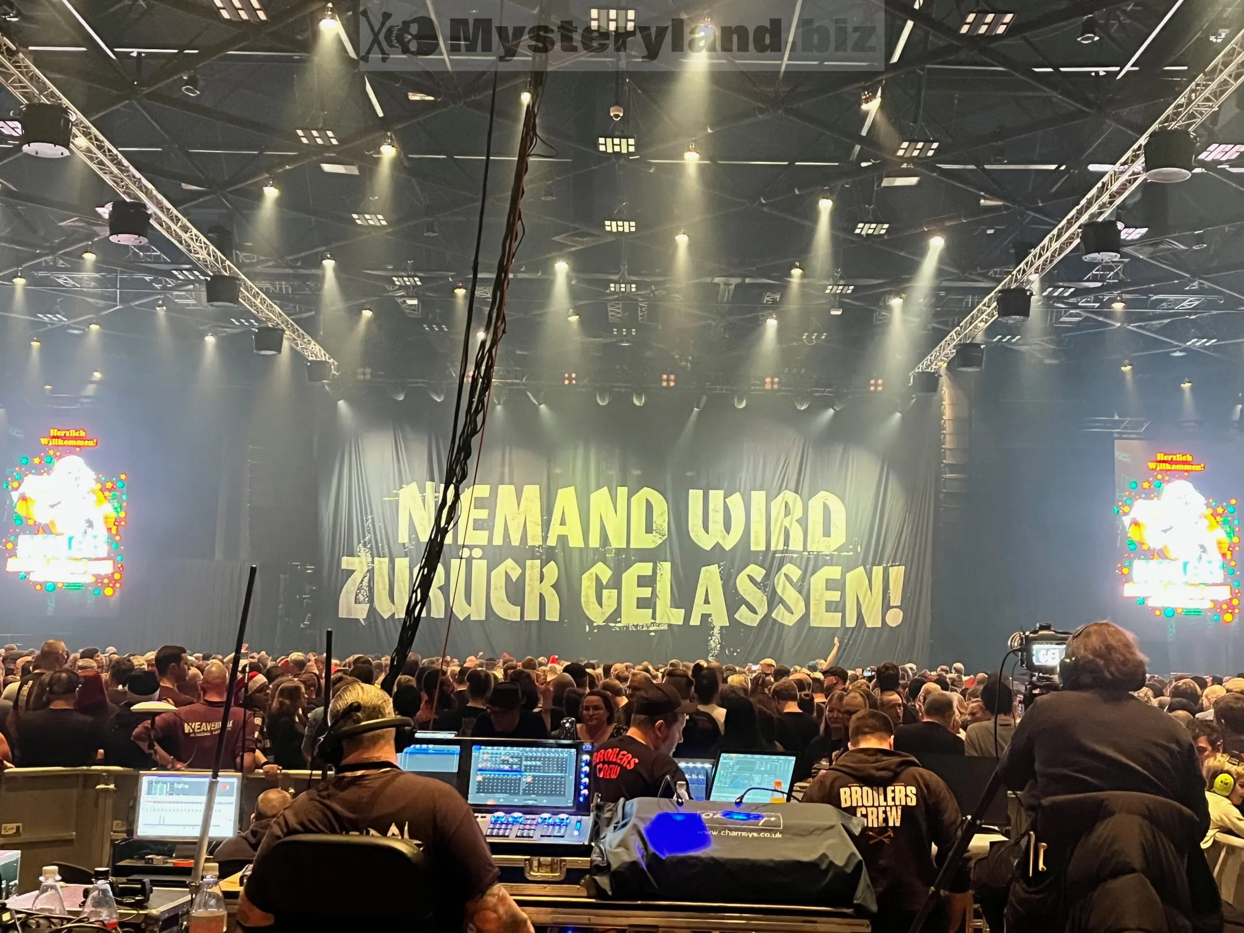 Broilers in der Mitsubishi Electric Halle