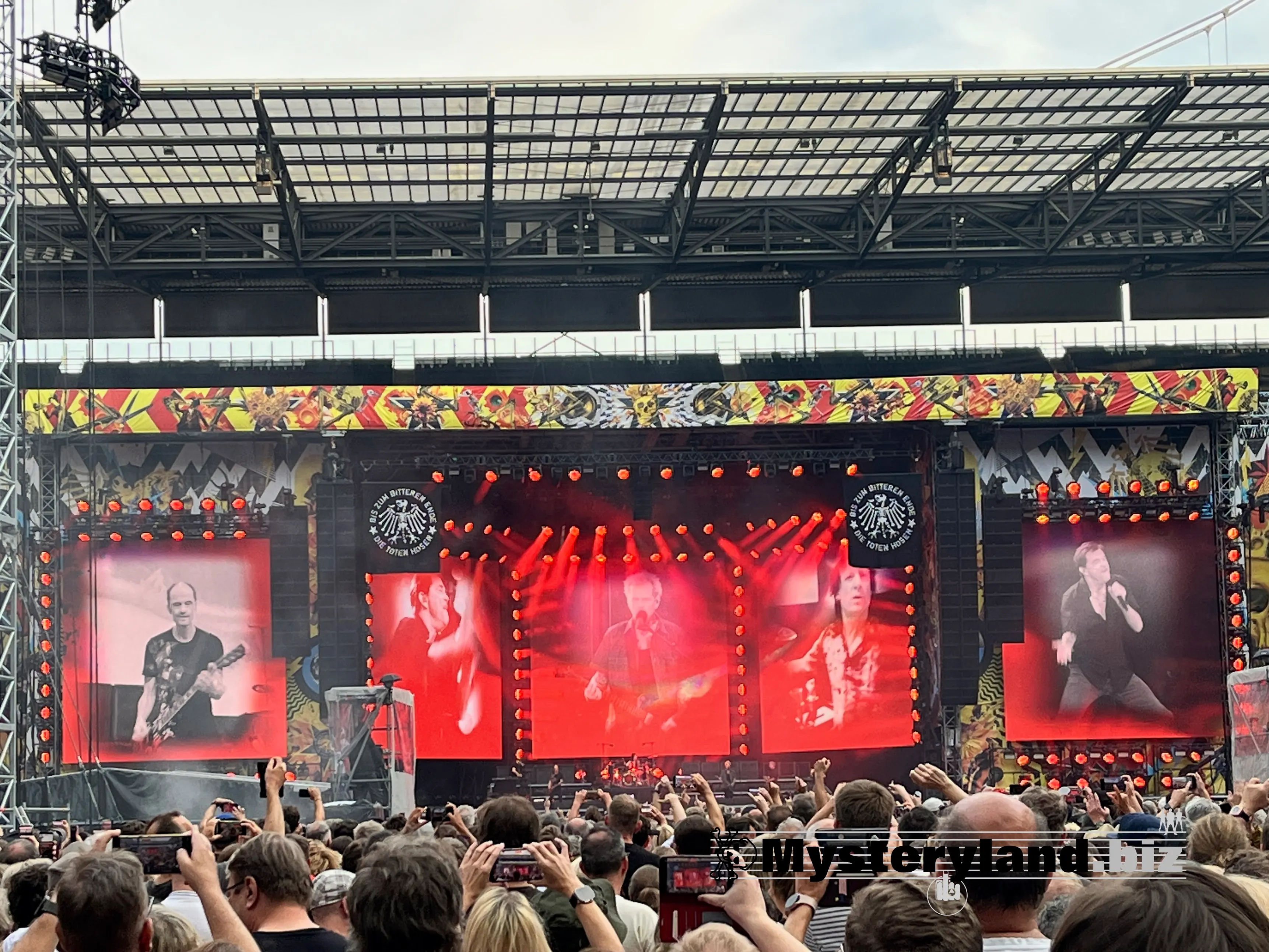 Die Toten Hosen live um 20:30 Uhr