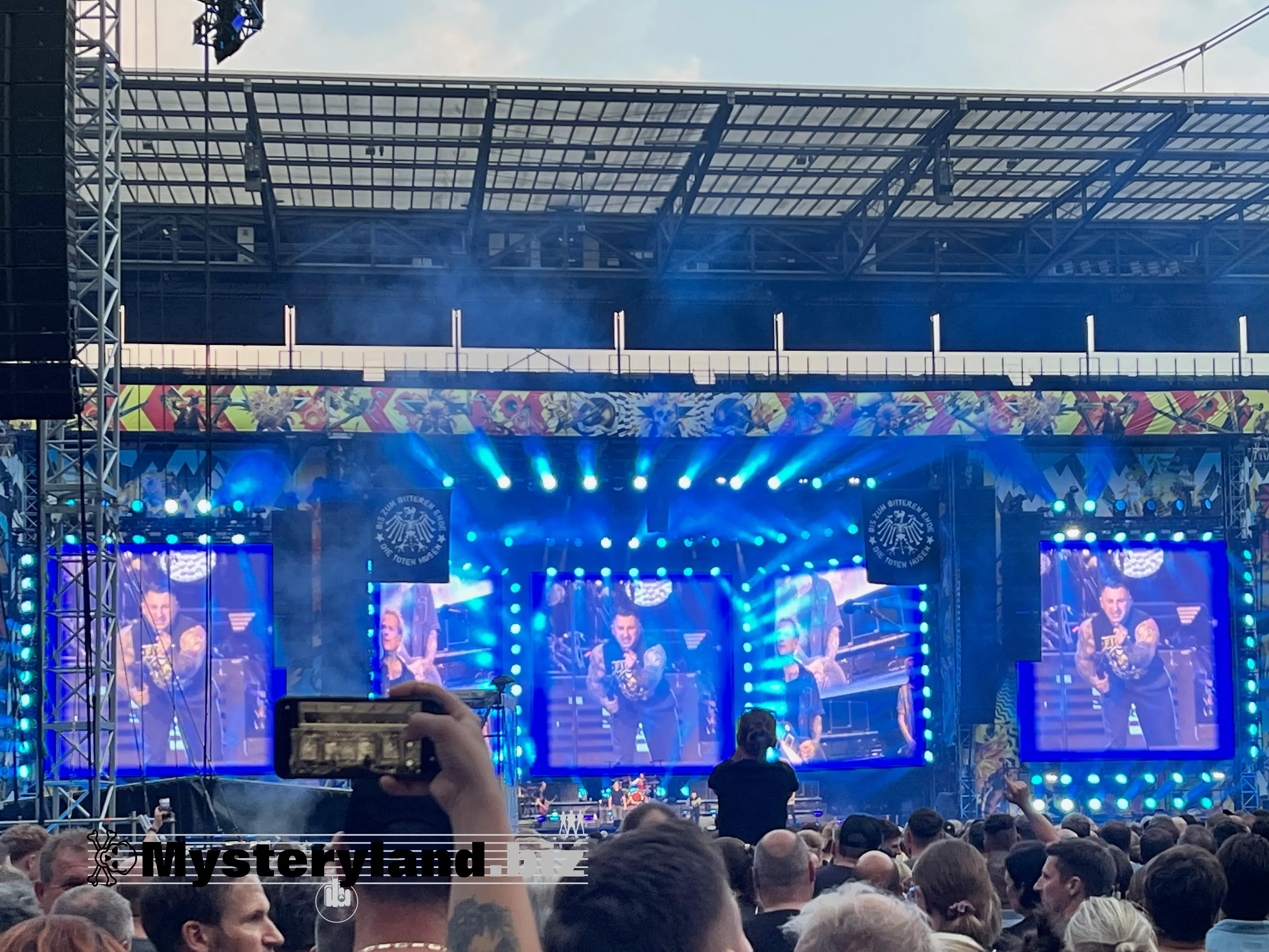 Die Toten Hosen live um 21:36 Uhr